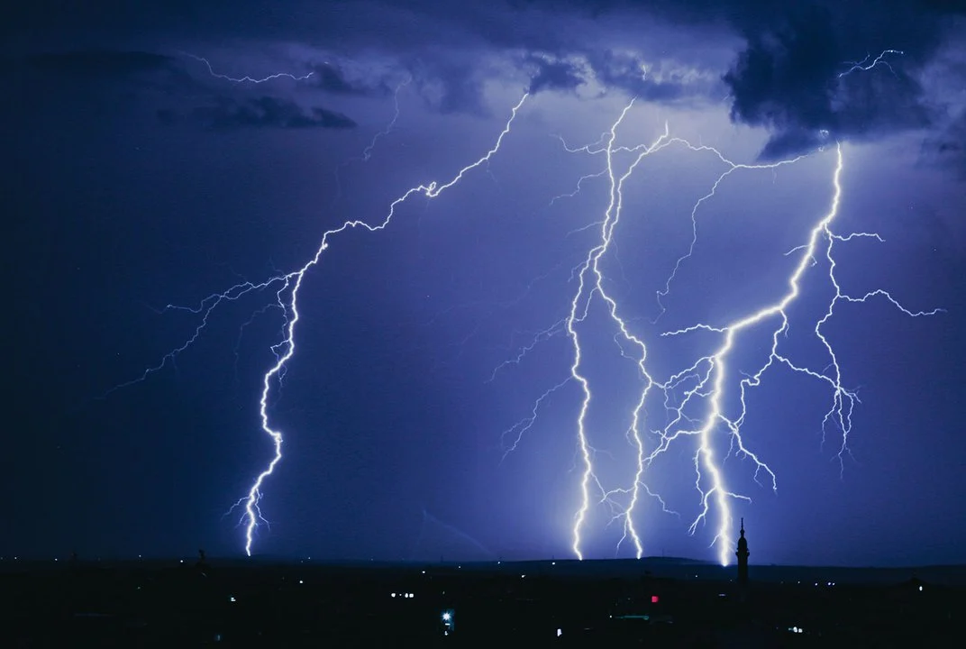 Divine Significance of the Lightning Bolt in Biblical Texts